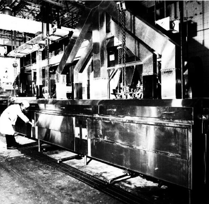 Première usine de transformation en 1951